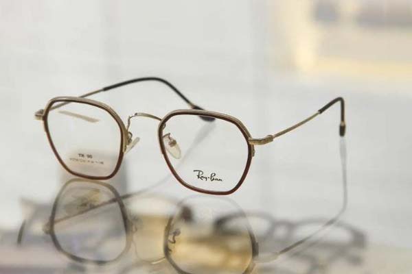 خرید عینک طبی مردانه ارزان